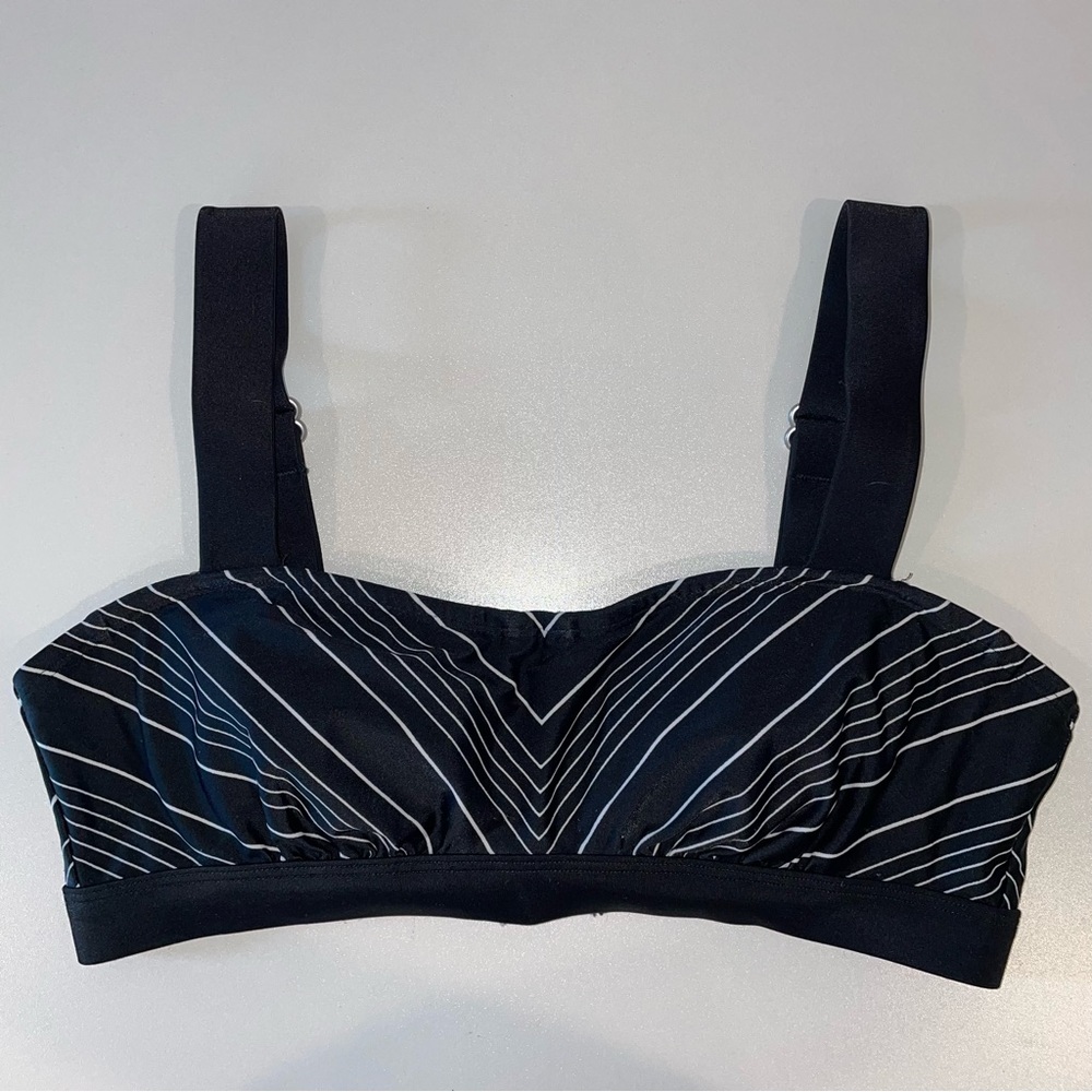🔥 3 for $15 🔥
Athleta chevron underwire bikini top 32B/C
